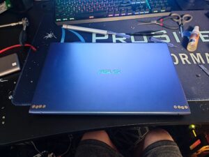 Ulepszenie zawiasów w laptopie